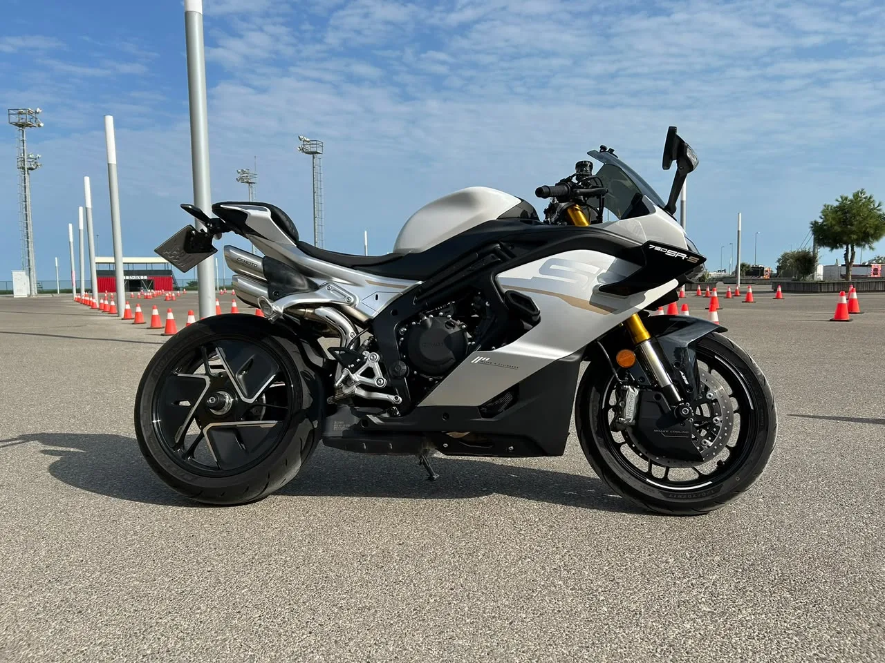 CF 750 SR